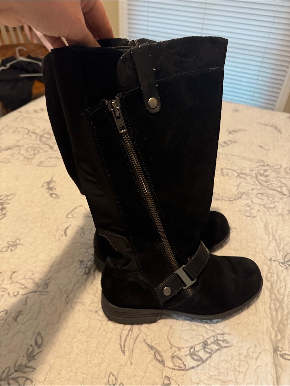 Earth Origins Black Mid-Calf Side-Zip Heeled Boots
